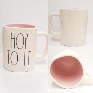 🆕️🎀Rae Dunn "Hop to It" Mug